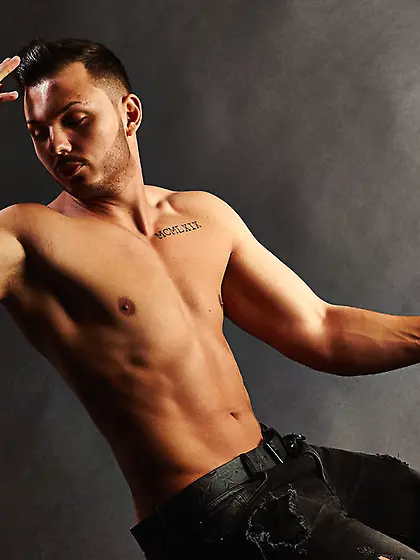 White man ManlyLivio like to snapshot