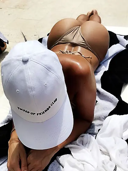 Kourtney Kardashian Has A Massive Ass (NEWSFLASH)