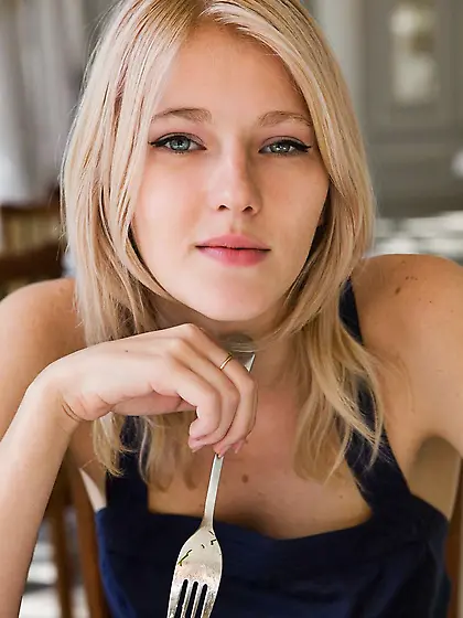 Mesmerizing blonde Mila I rolls around in her bed showing off he