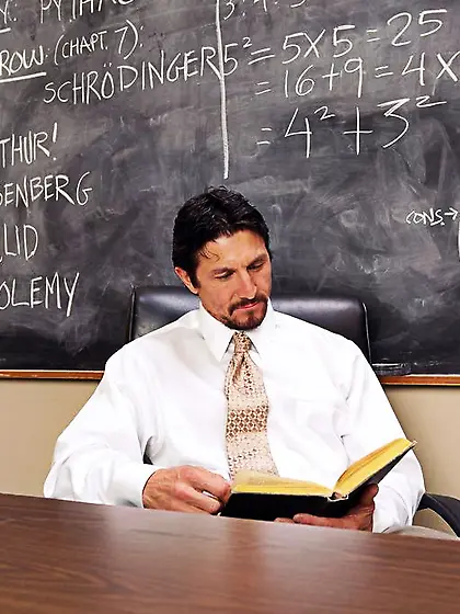 Well-endowed blonde Shyla Stylez gets her loose pussy pounded on