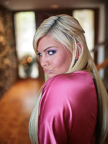 The luxurious busty blonde Gwyn Allure is willing to pet every i