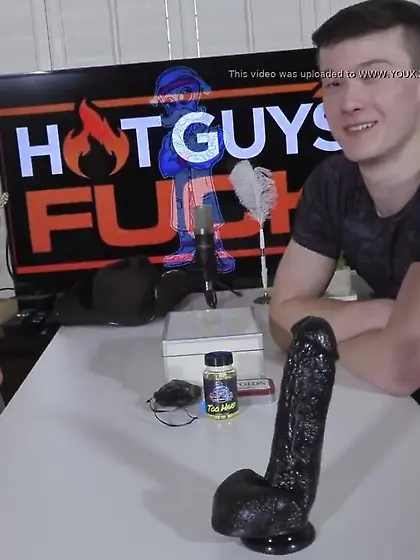 Slim dude drills his young Asian gf variously