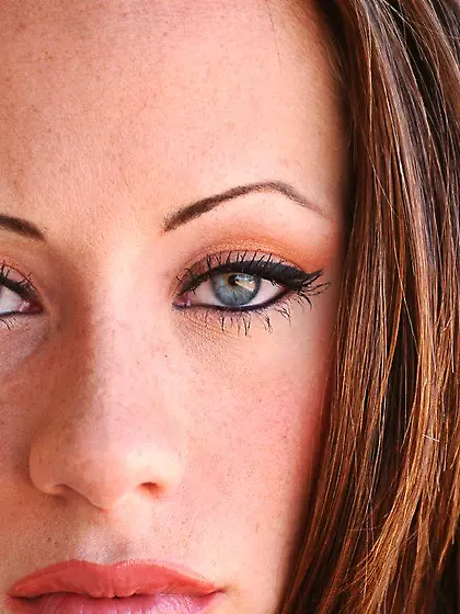 Attractive older gal shows her ass and tits in a hot outdoor gal