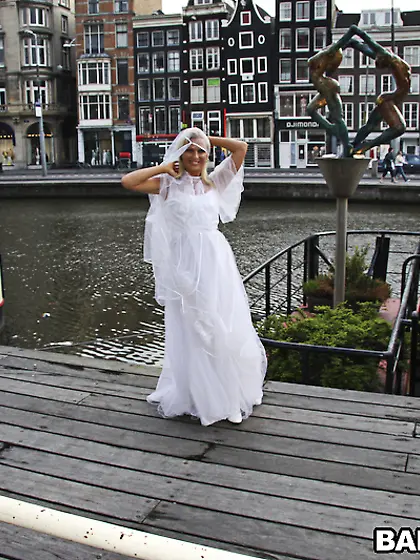 Honey Winter takes her sexy white lingerie off and teases us wit