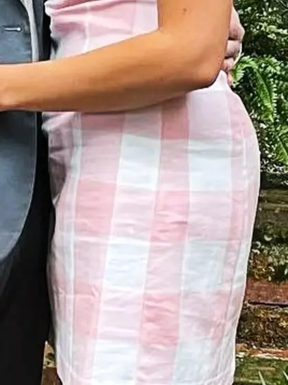 Grace sexy non-nude chick beautiful feet/face/legs