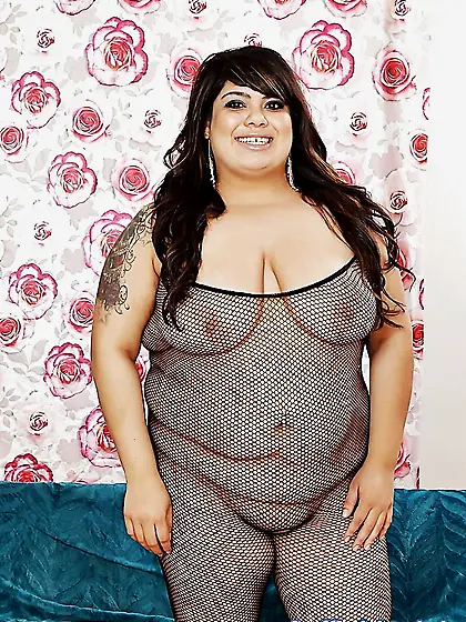 Sexy and chubby plumper Bella Bangz