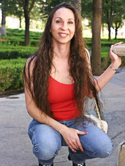 Long haired mature tranny shows her big boobs