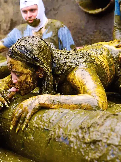 Rada Brewer as Arielle,  the Little Dung Maid