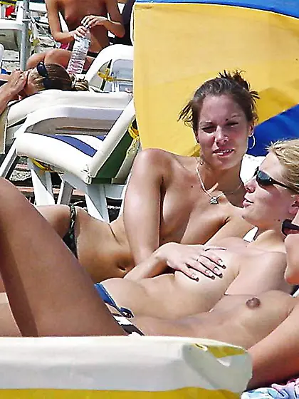 Bare Girls in Groups