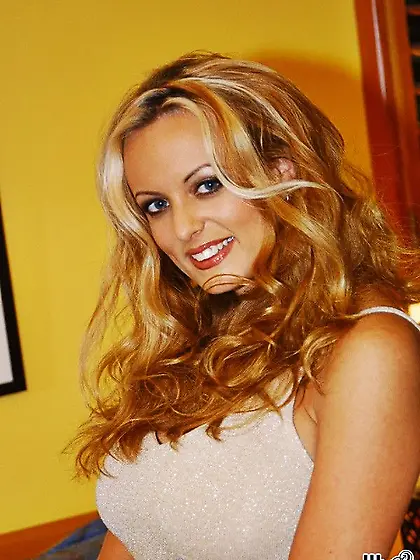 The mouth of the bosomy milf Stormy Daniels knows what to do wit