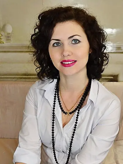 Girl shoulder length hair