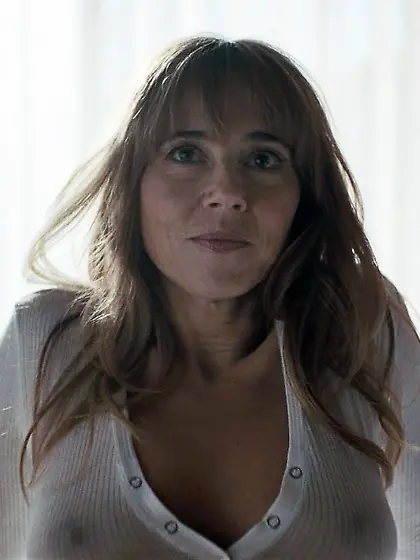 Linda Cardellini in DTF