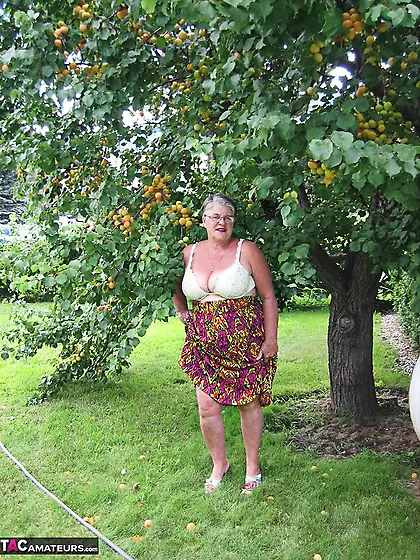 Luring elderly short haired