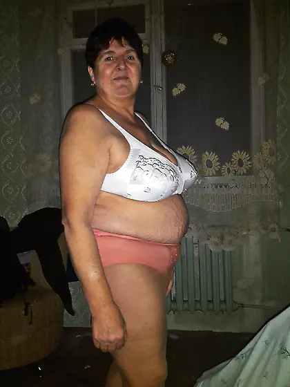 GRANNY MATURE SLUT MILFS