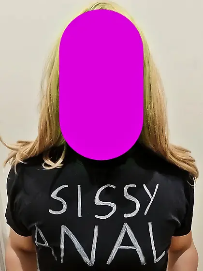 Sissy Saide fills Her Pantyhose With Scat