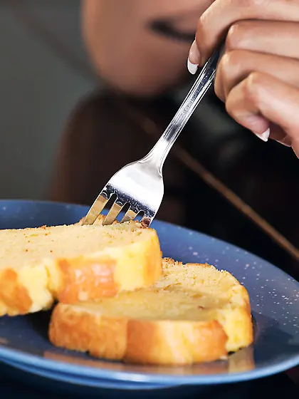 Dark-haired babes with a great tan licking each other's pus