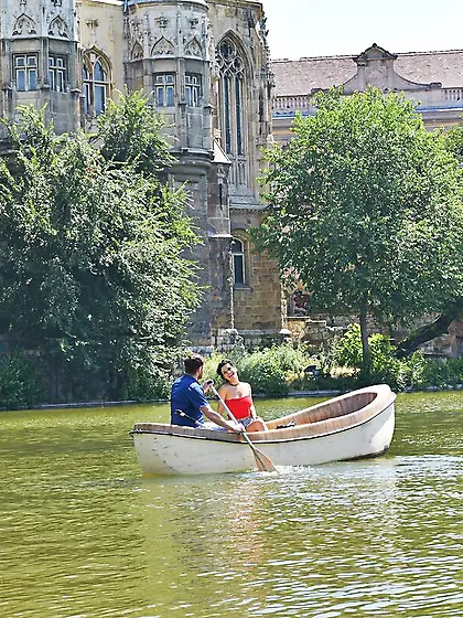 Romance puts cute chick in the mood for anal