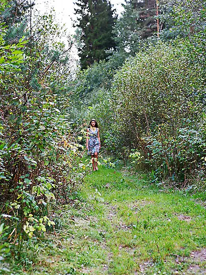 Cute babe plays watersports