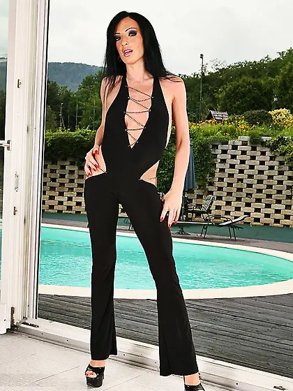 Alisha Sweet takes off her black costume by the pool and gets co