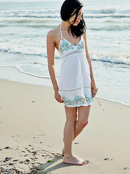 Lily Cute loves masturbating,  but doing it on beach is some new