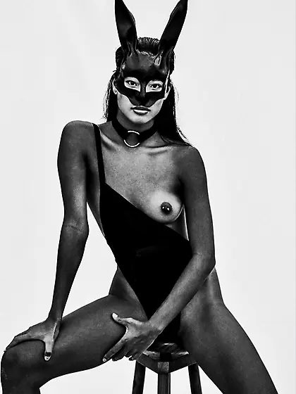 Puta para ser lefadas,  minifaldas y bikinis