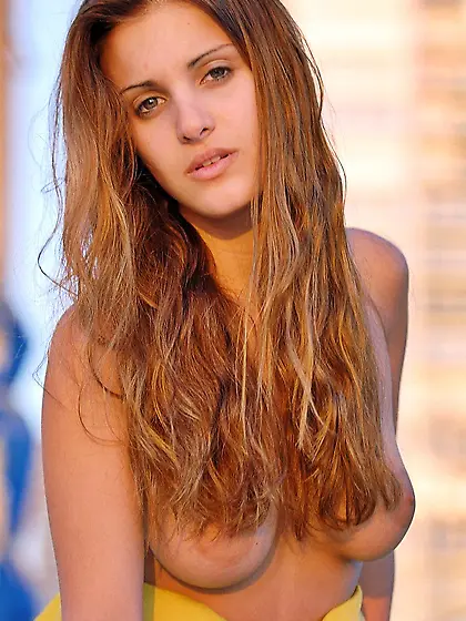 Large-breasted babe decides to masturbate at the local marina