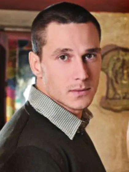 Brunette hotvanko perform dancing