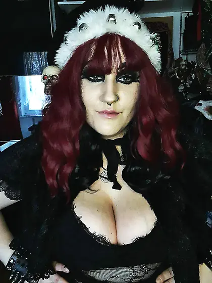 Sexy Gothic Queen