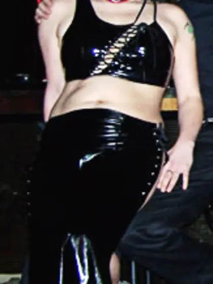 Geiles Luder im Partyoutfit