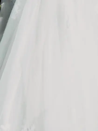 Bride keeps her outfit while getting double penetrated in the MF