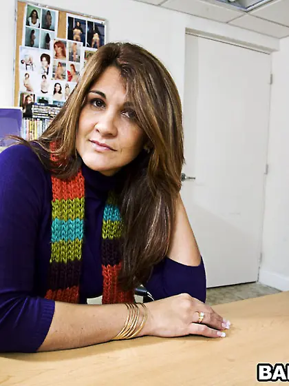 Joey introduces pink dildo