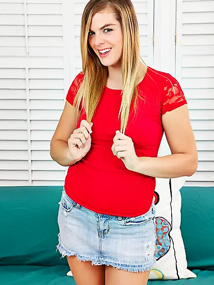 Tender fingers with long nails of Kendra Lust are hardly probing