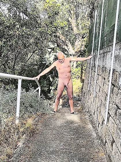 je me promène nu dans la nature