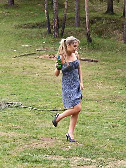 Shameless blonde hoochie peeing at a picnic...