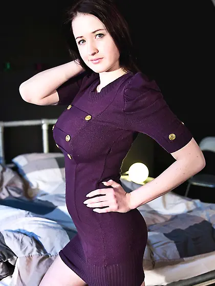 Dazzling model takes off uniform and demonstrates on the cam her