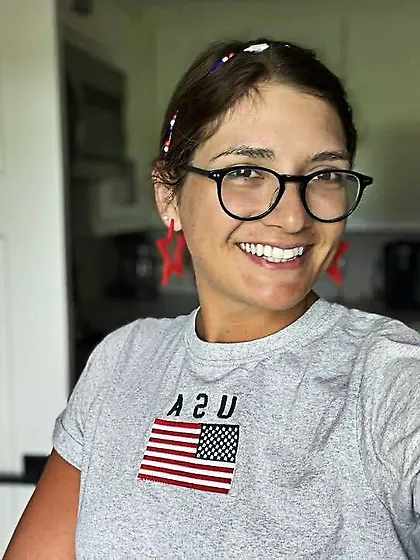 Grace sexy non-nude chick beautiful feet/face/legs