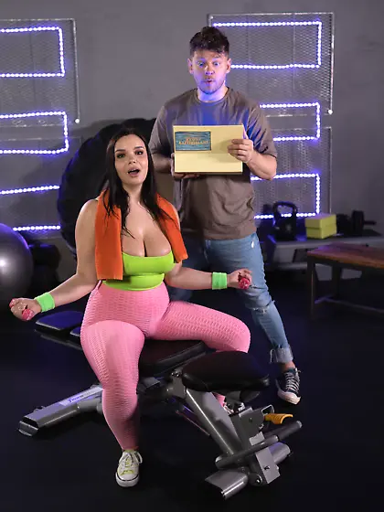 Sofia Lee moans in immense pleasure while getting her trimmed pu