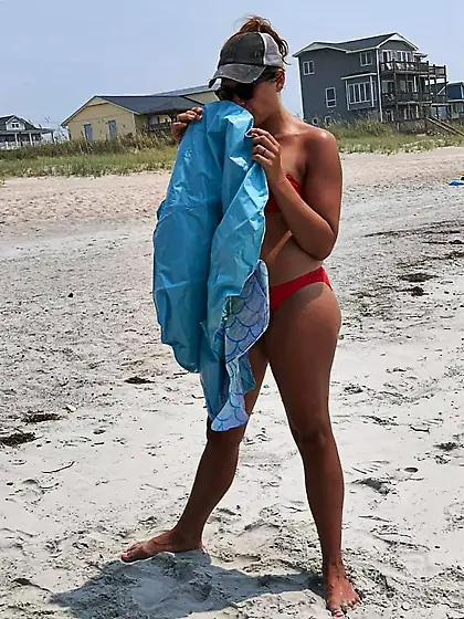 Grace sexy non-nude chick beautiful feet/face/legs