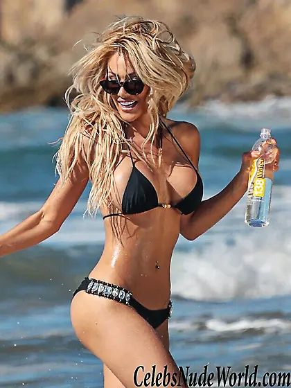 Dalia Elliott Bikini Photos