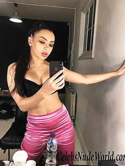 Charli XCX Cleavage