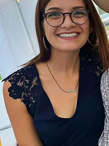 Grace sexy non-nude chick beautiful feet/face/legs