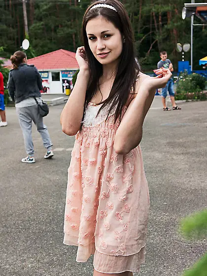 Sexy greek milf displays