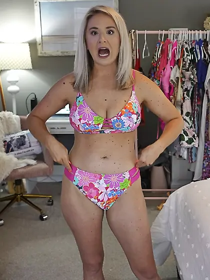 Blonde Bikini MILF Andrea