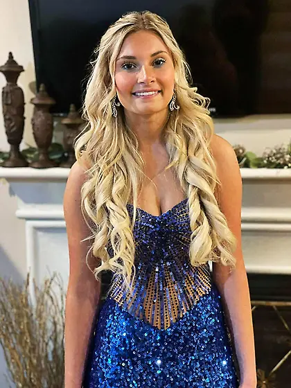 Slut Maddie loves showing off her tits and pussy