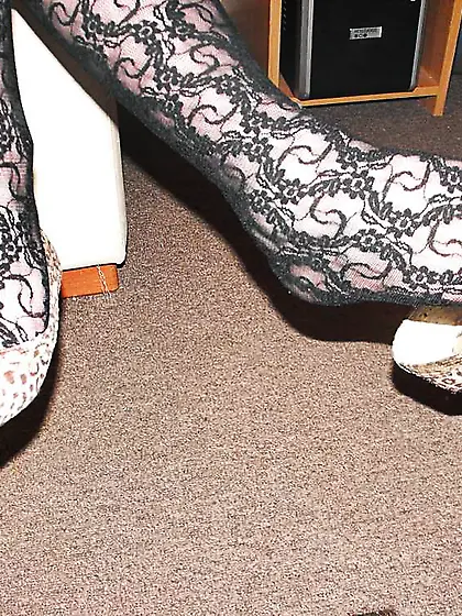 Girlfriend wears pantyhose and flats sent by member