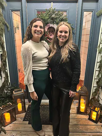 Grace sexy non-nude chick beautiful feet/face/legs