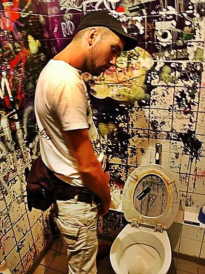 dirty, bulge, urinal, toilet, toilets, stinking, smelly,