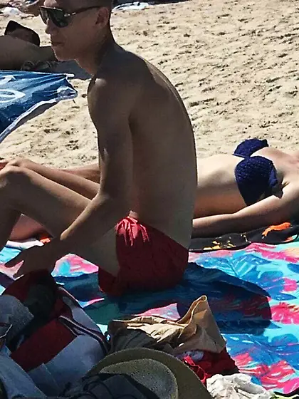 Candid voyeur creepshots from a beach