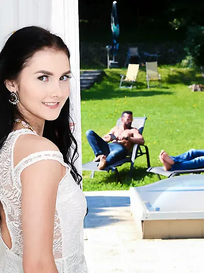 Cute chick sees men relaxing outdoors and initiates threesome se