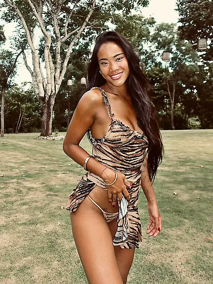 Puta para ser lefadas,  minifaldas y bikinis